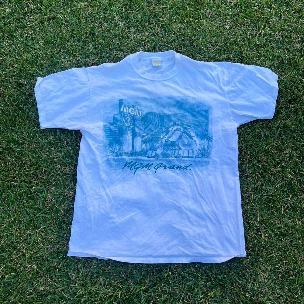 2000s MGM grand tee mens size Xl